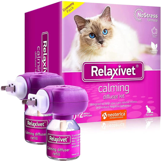 Relaxivet calming diffuser kit for cats with packaging and diffusers on a white background